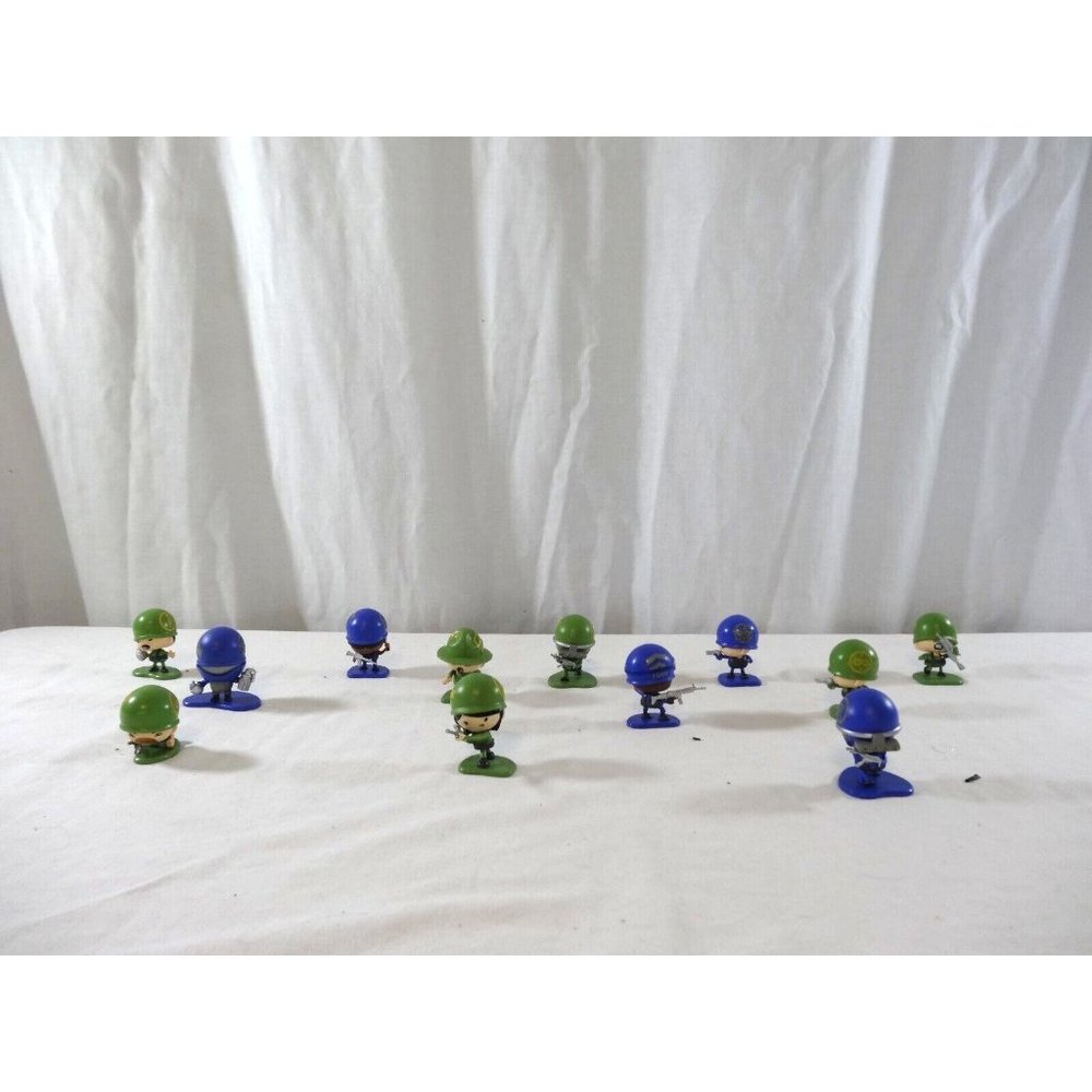 MGA Entertainment Awesome Little Green Men Blue Men Toy Figures Lot‎ Of 12